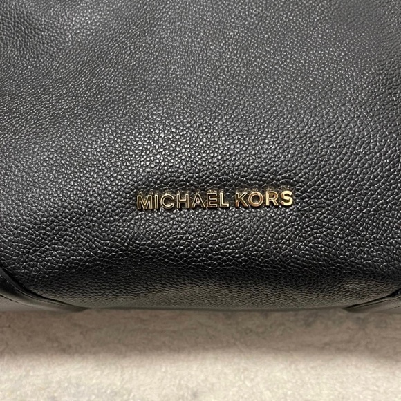 NWT Michael Kors Nicole Medium Pebbled Leather Shoulder Bag In Black Color - Picture 6 of 12